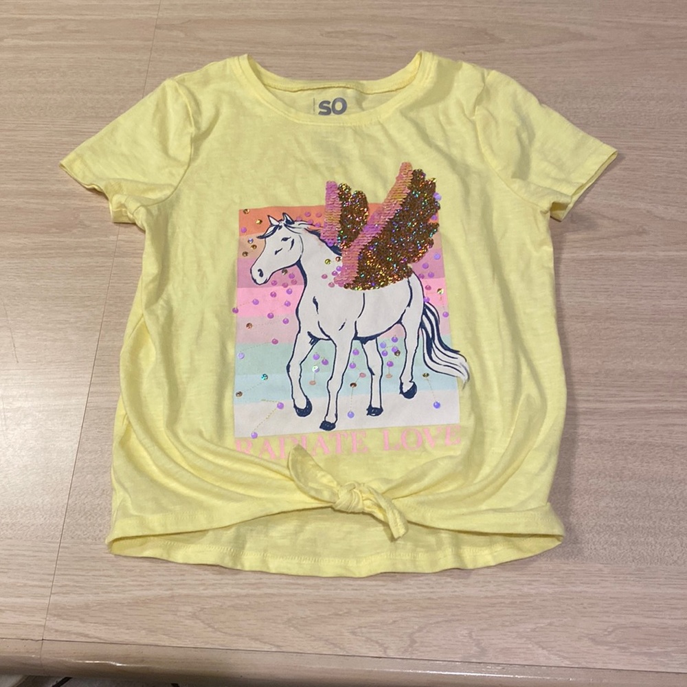 🌻3 for $15🌻 Kids medium t-shirt, great for party’s or just chilling at home!!